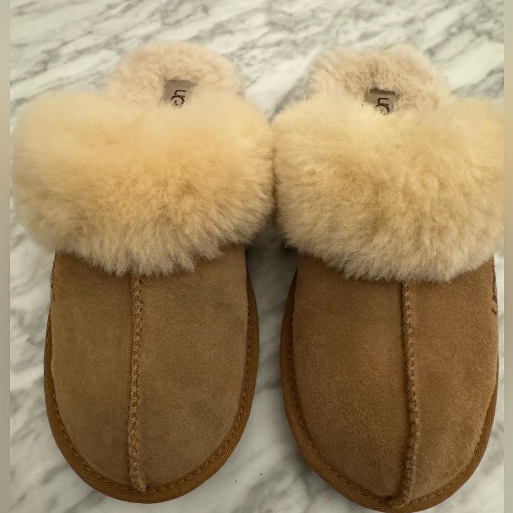 UGG SLIPPERS - Worn Twice